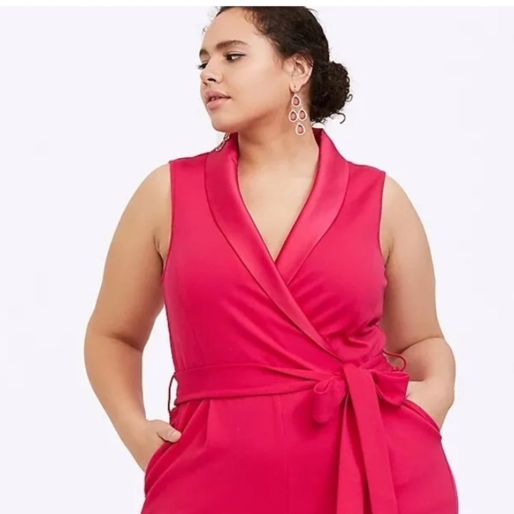 FUCHSIA PINK SLEEVELESS TUXEDO JUMPSUIT (TORRID) PLUS SIZE worn ONCE SIZE 28